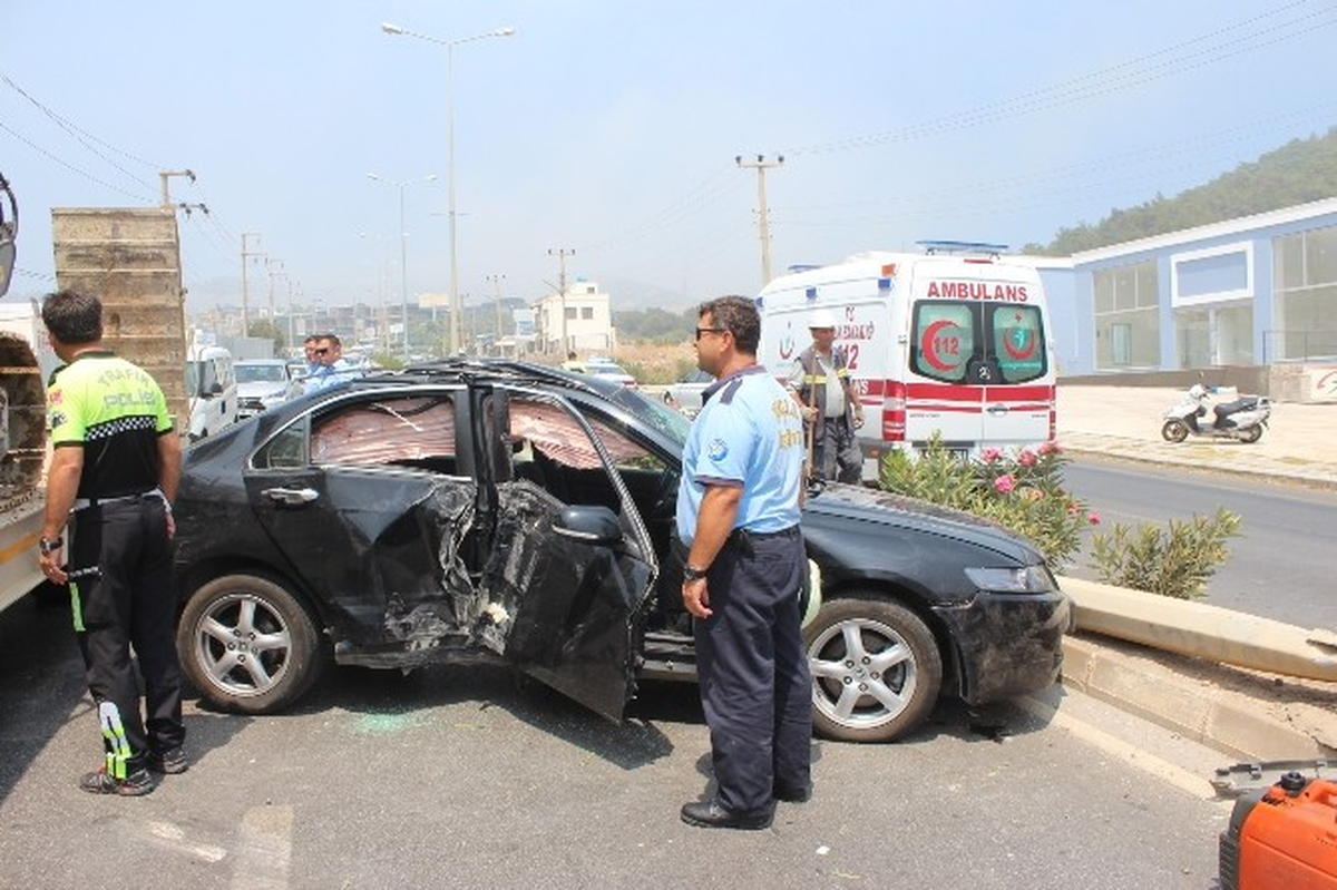 Bodrum\'da Trafik Kazası: 2 Yaralı