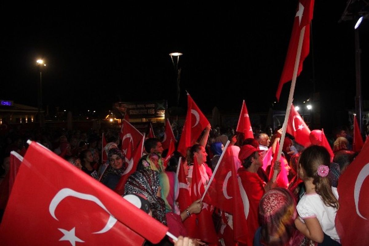 Çanakkale\'de Demokrasi Nöbeti Devam Ediyor