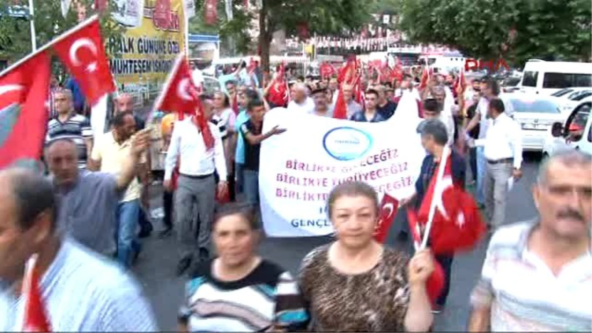 CHP Altındağ İlçe Başkanlığı Eski TBMM\'ye Meşaleli Yürüyerek Demokrasi Yürüyüşü Gerçekleştirdi.