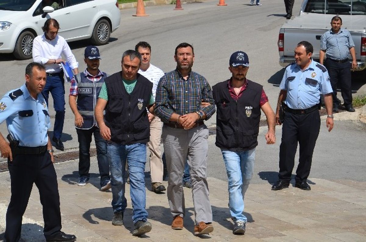 Darbecilerin Sıkıyönetim Komutanı Kurmay Albay ile Yüzbaşı Tutuklandı