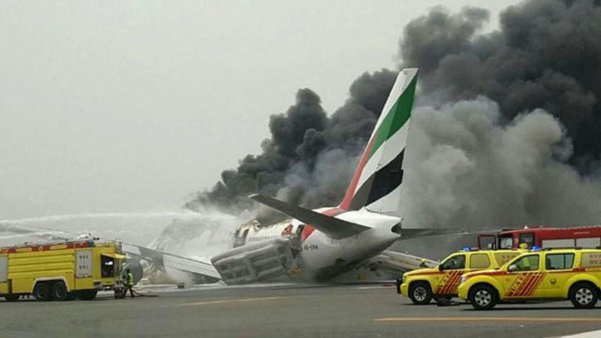 Dubai'de 275 Yolcu Taşıyan Uçak Piste Çarptı