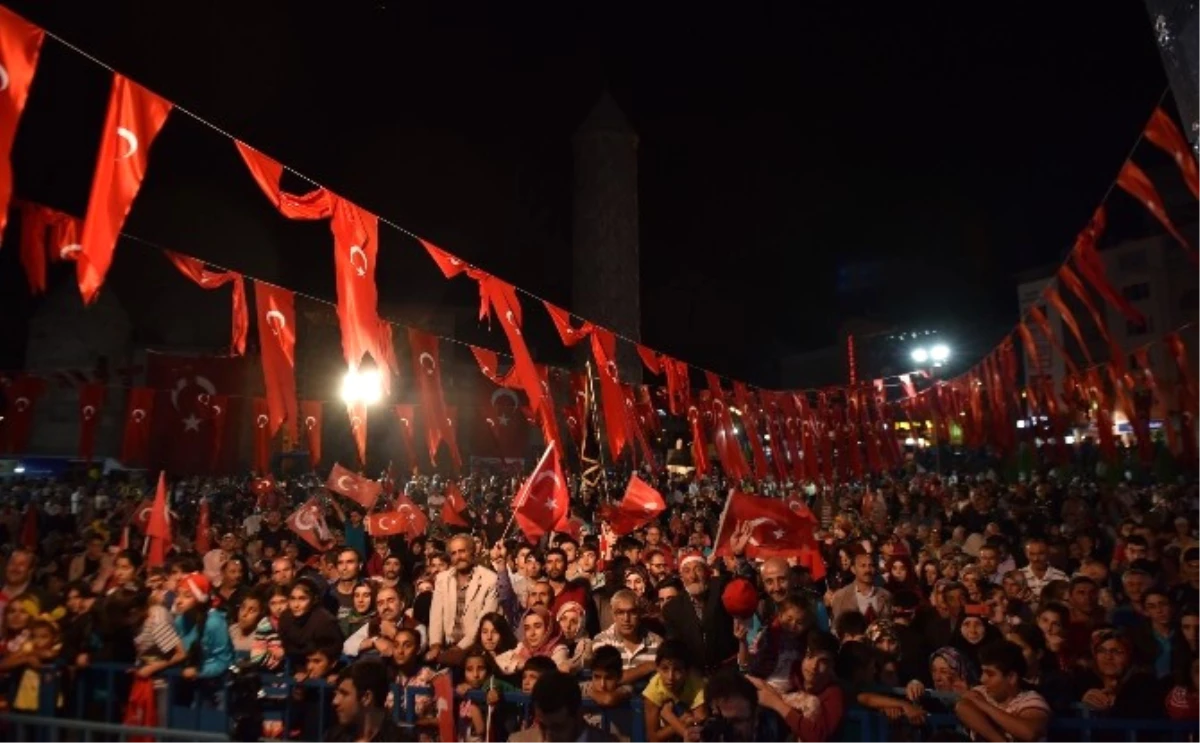 Erzurum\'un Demokrasi Nöbetinde Çanakkale Ruhu