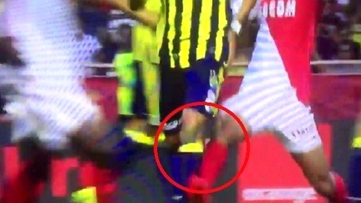 Fenerbahçe'nin Yediği İlk Golde Faul İsyanı