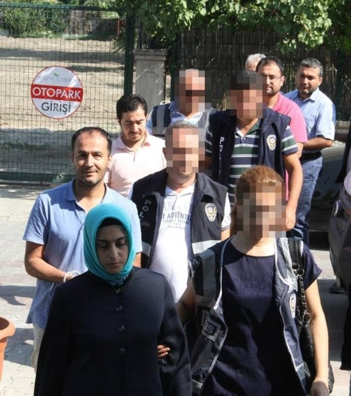 Fethiye\'de Fetö/pyd Opresayonunda 5 Kişi Tutuklandı