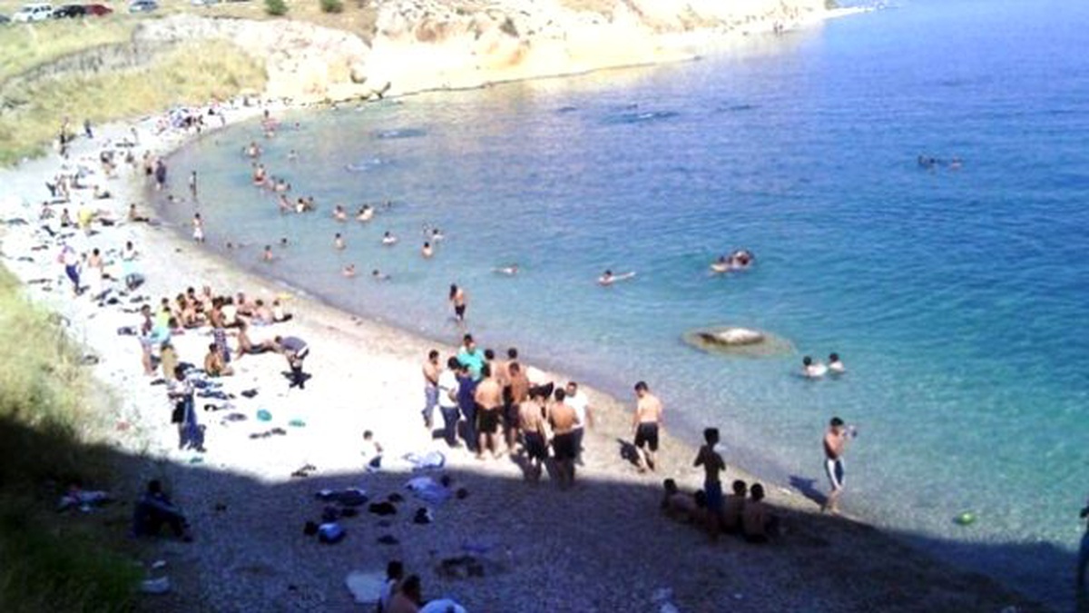 Gölde Yüzmeye Giden Vatandaşlar Tarihi Eser Buldu