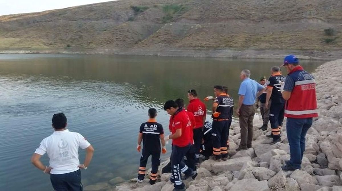 Gölete Düşen Genç Boğularak Hayatını Kaybetti