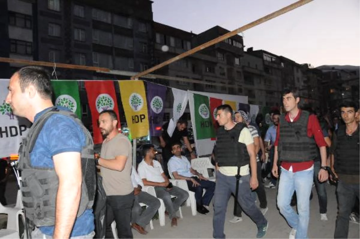 HDP ve DBP\'nin, Darbeye Karşı Nöbet Çadırına Polis Baskını