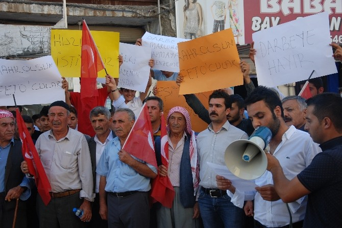İdil\'de Aşiret Üyelerinden Demokrasi Eylemi