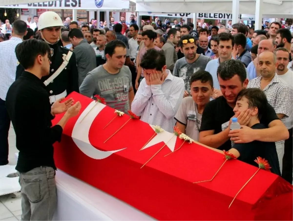 İstanbul Şehidini Uğurladı