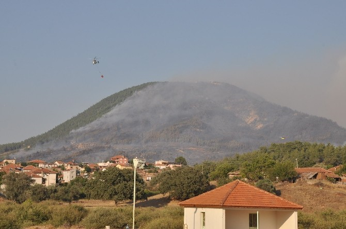 İzmir\'deki Orman Yangını Devam Ediyor