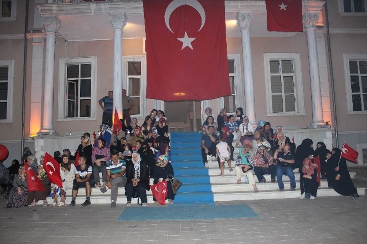 Kadınlar Valiliğin Kapısını Mesken Tuttular