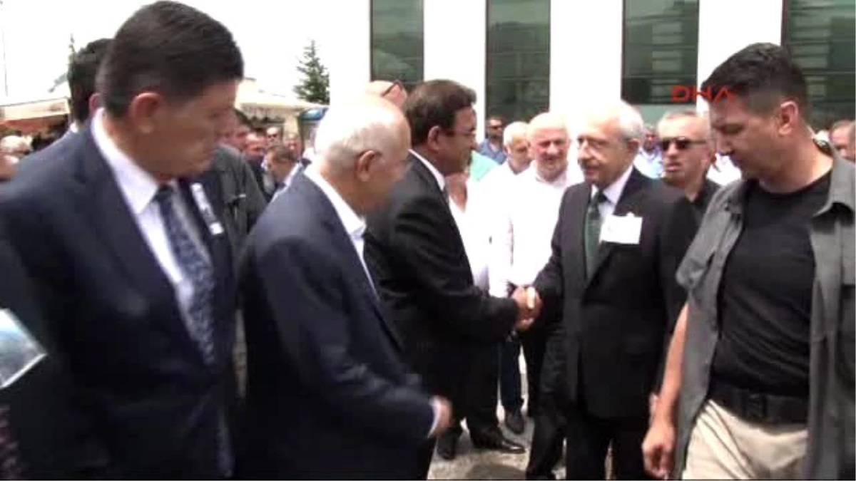 Kılıçdaroğlu, Artvin Eski Belediye Başkanı Emin Özgün\'ün Cenaze Namazına Katıldı