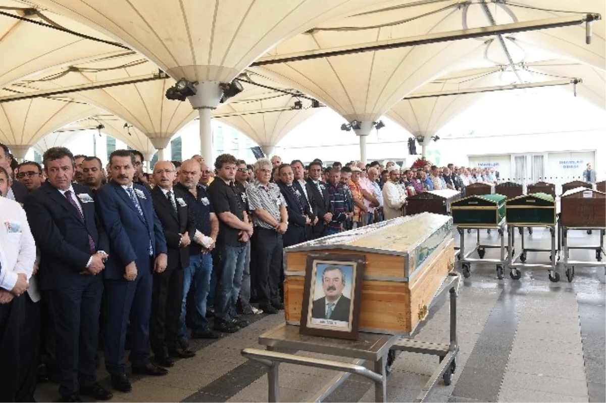 Kılıçdaroğlu Eski Belediye Başkanı Özgün\'ün Cenaze Namazına Katıldı