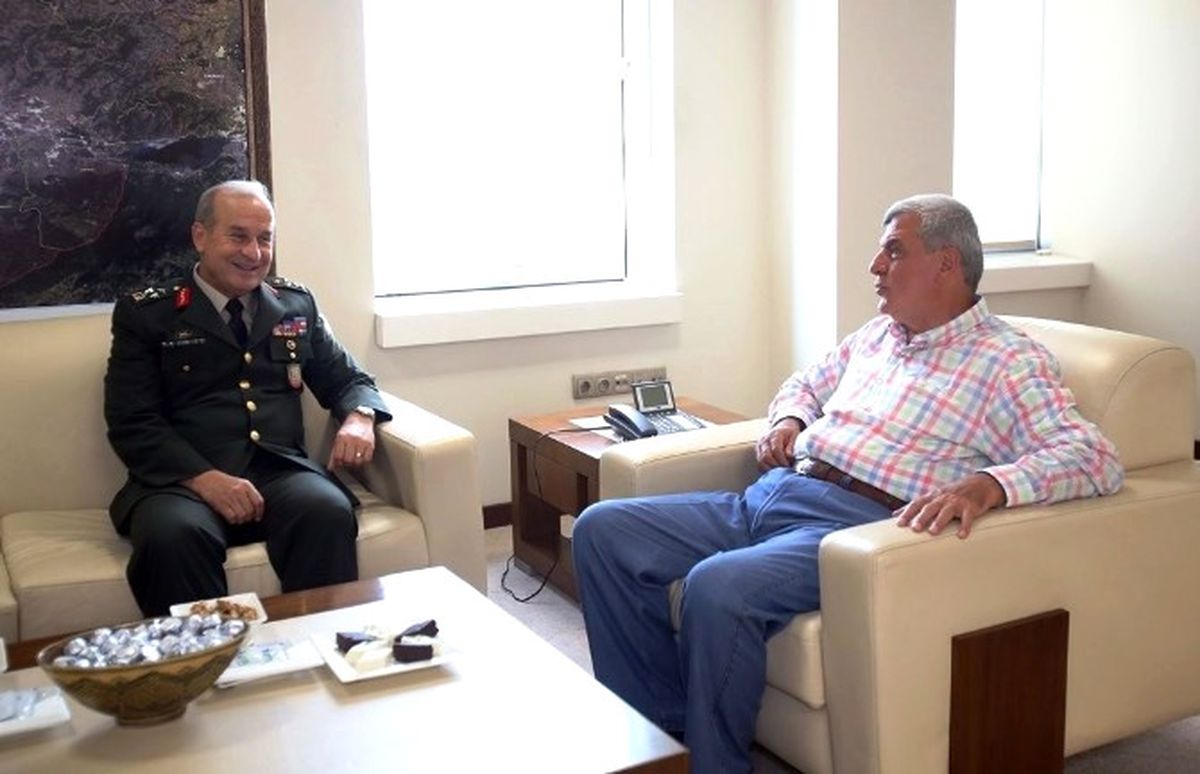Korgeneral Daysal\'dan, Başkan Karaosmanoğlu\'na Veda