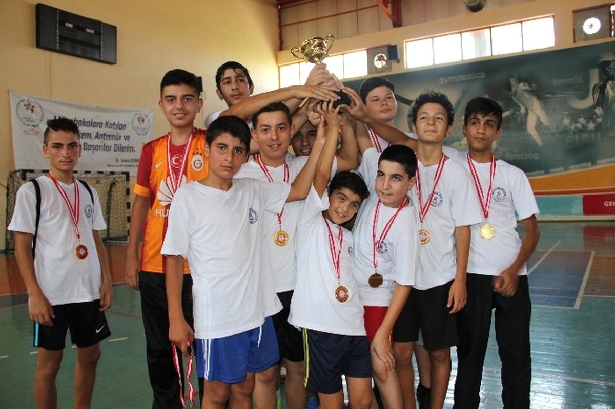 Kur\'an Kursları Arası Futbol Şampiyonu Akpınar Camii Oldu