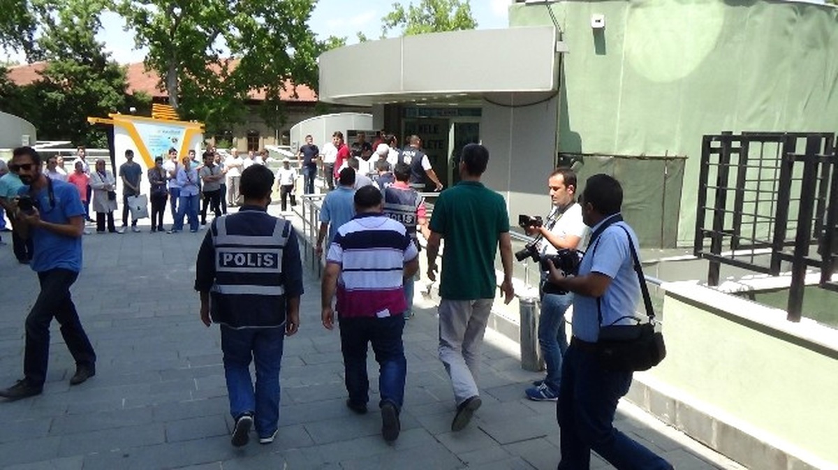 Kütahya\'da 5 Emniyet Mensubu Tutuklandı