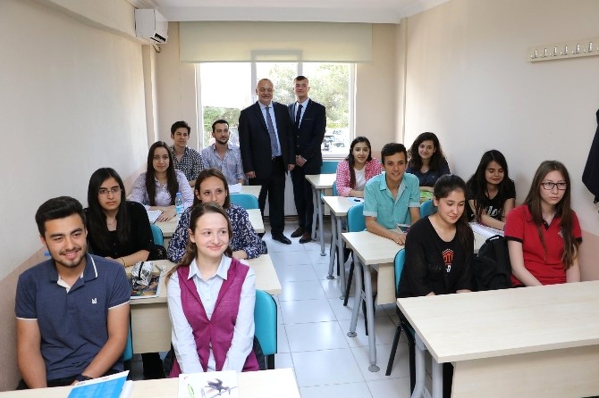 Manisa Büyükşehir\'den Gençlere Eğitimde Büyük Destek