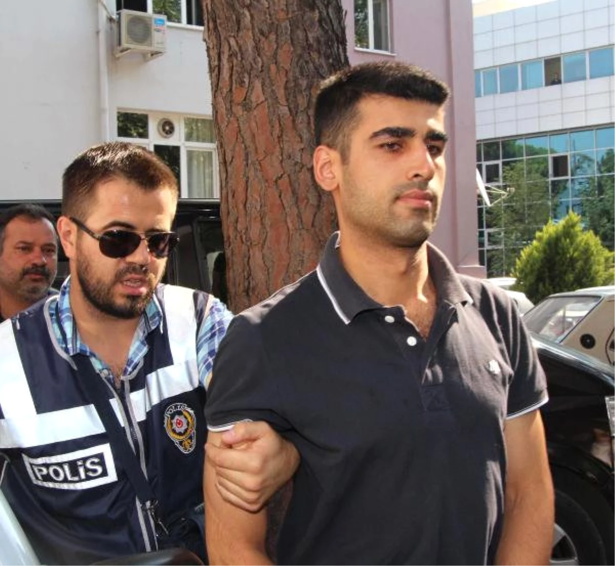 Manisa\'da 37 Polis Gözaltına Alındı (2)