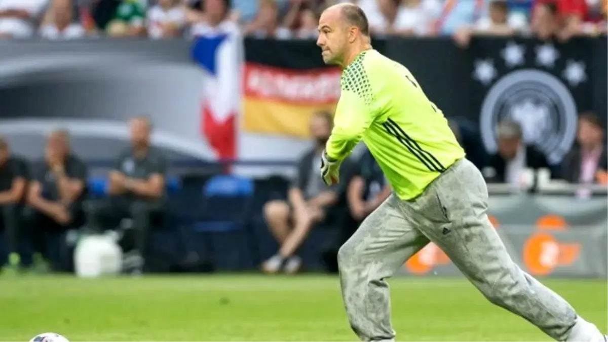 "Pijamalı Kaleci" Gabor Kiraly, Milli Takıma Veda Etti