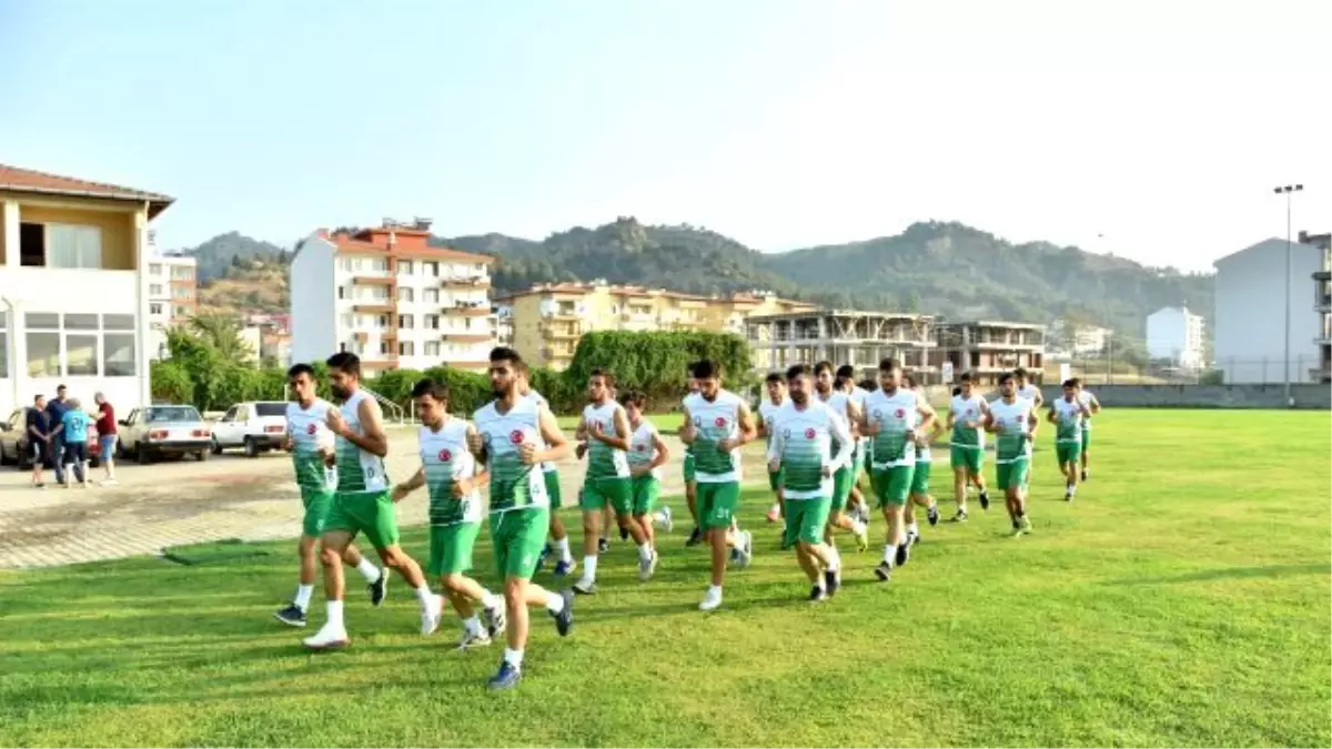 Salihli Belediyespor Futbol Takımı Yeni Sezonu Açtı