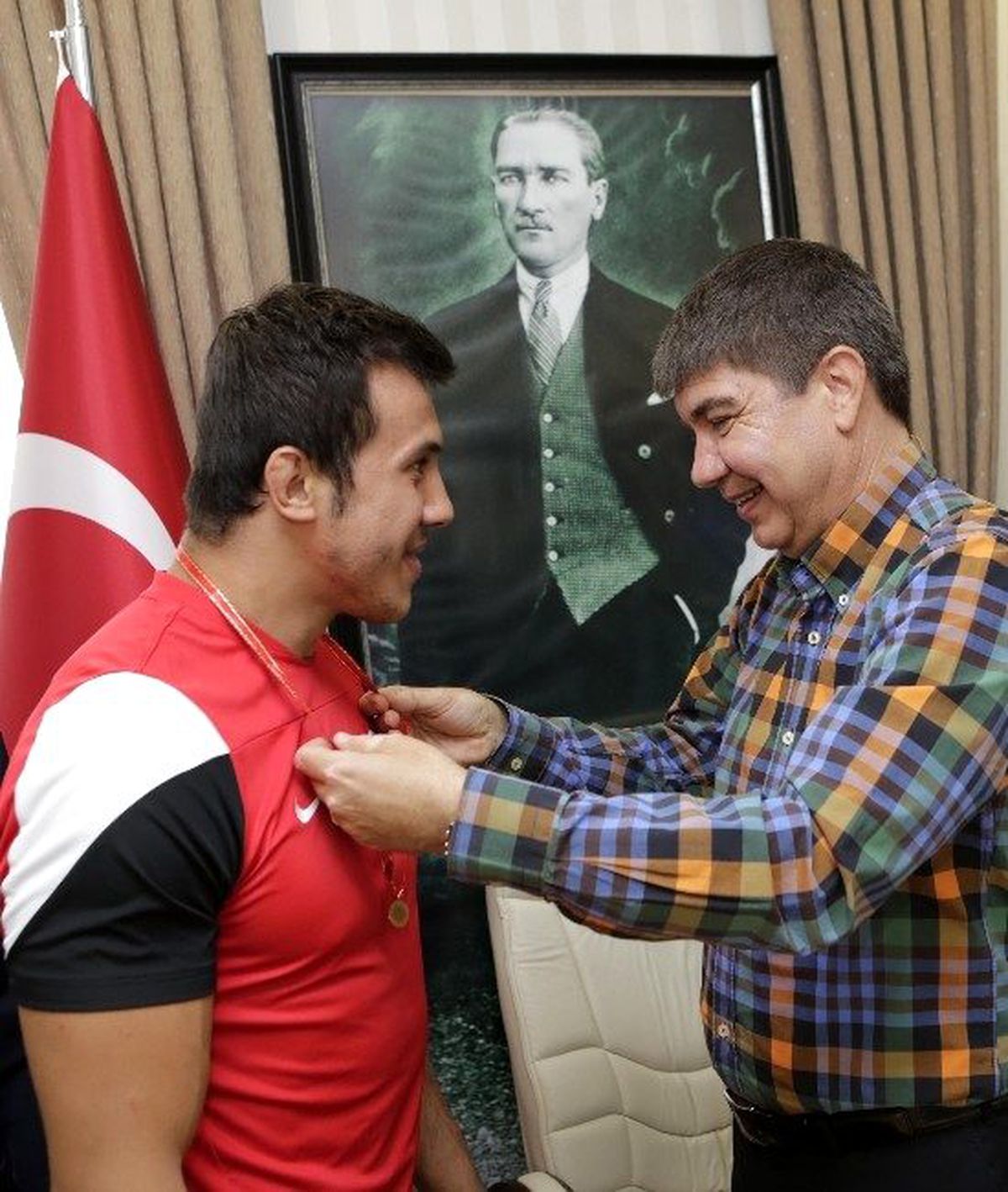 Şampiyon Güreşçilerden Türel\'e Ziyaret