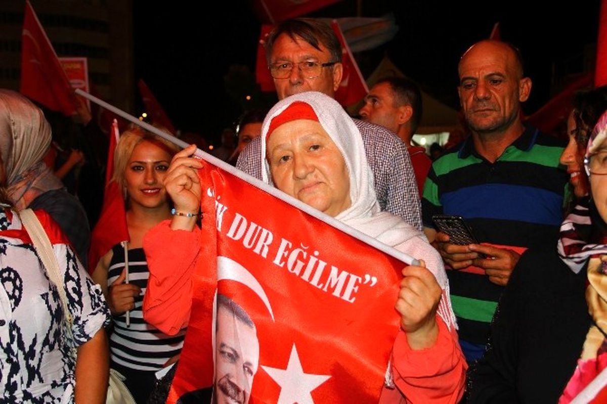 Samsun\'da Demokrasi Nöbeti Devam Ediyor