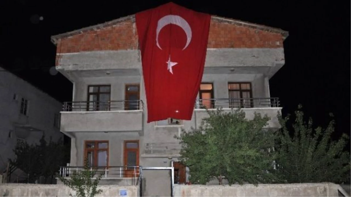 Bingöl\'de Şehit Olan Polis Memuru, Memleketi Yozgat\'ta Son Yolculuğuna Uğurlandı