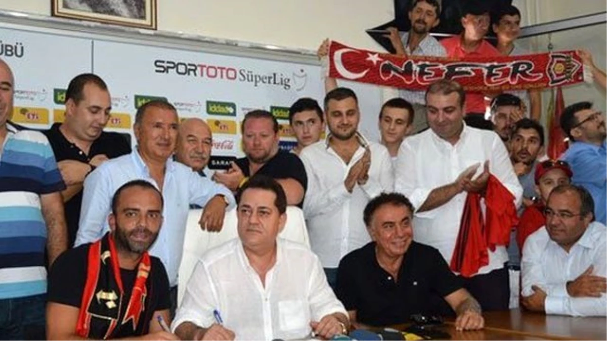 Semih Şentürk, PTT 1. Lig Ekiplerinden Eskişehirspor\'a Transfer Oldu