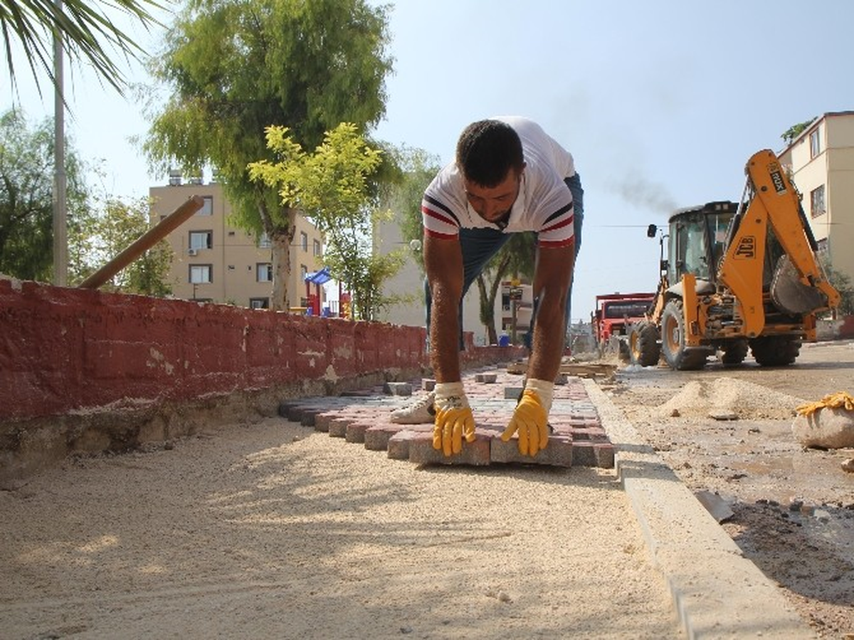 Toroslar\'da Sokaklar, Kilit Parke Kaldırım ile Yenileniyor