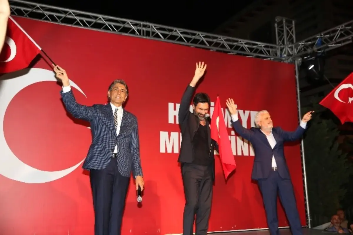 Uğur Işılak, Vatan Caddesi\'nde Demokrasi Nöbeti\'nde