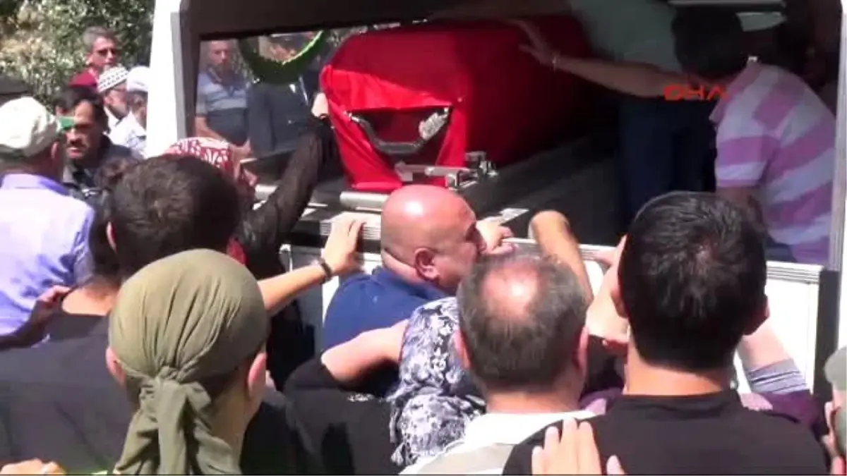 Uşak\'ta 10 Bin Kişi Şehidini Uğurladı