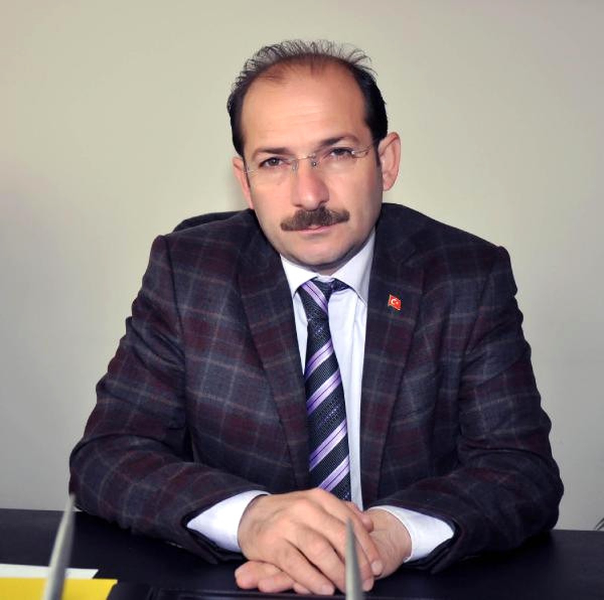 Uşak\'ta Demokrasi ve Terör Şehitlerinin Adını Kullanan Dolandırıcılar Türedi
