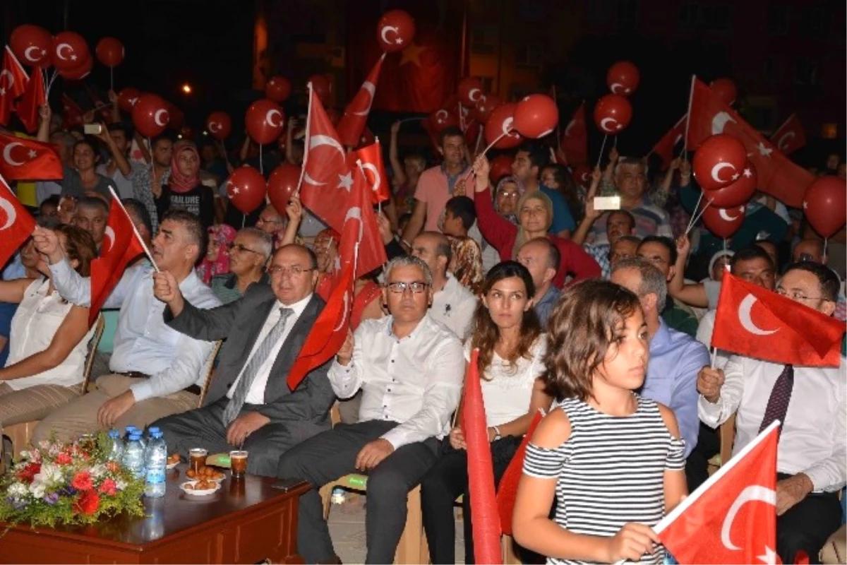 Vali Çiçek, Dalaman\'da Demokrasi Nöbetine Katıldı