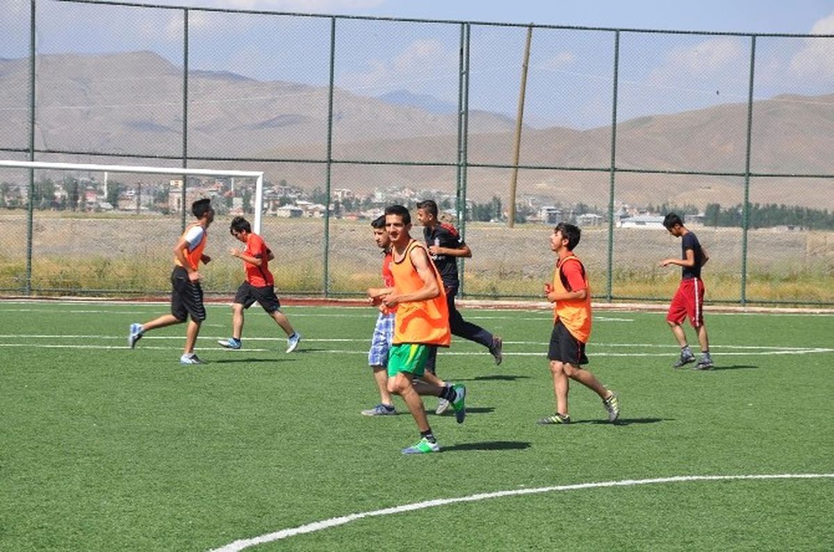 Yüksekova Belediyespor Kulübü\'nde Alt Yapı Seçmeleri Başladı