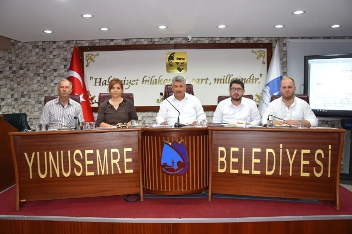 Yunusemre Meclisi\'nden Darbe Girişimine Örnek Tavır