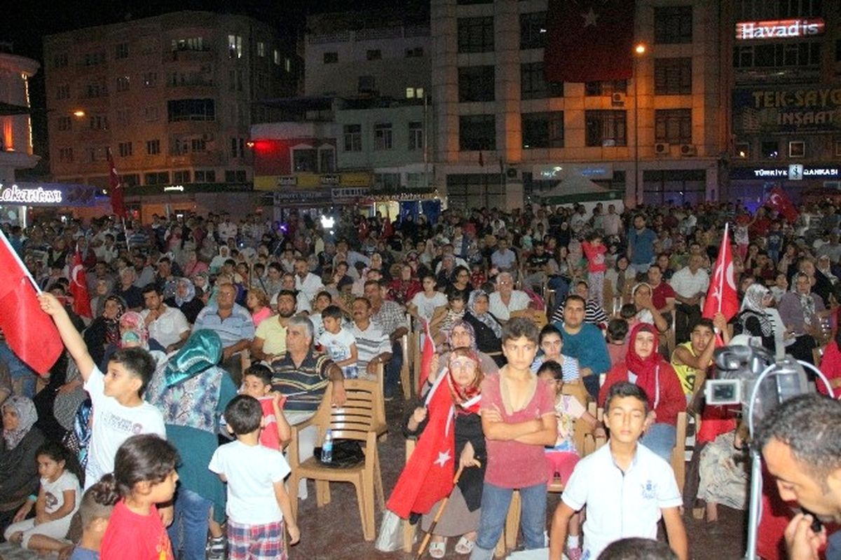 7 Aralık Üniversitesi Demokrasi Nöbetinde