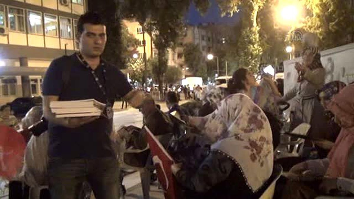 Aa\'nın "Dakika Dakika Fetö\'nün Darbe Girişimi" Kitabı