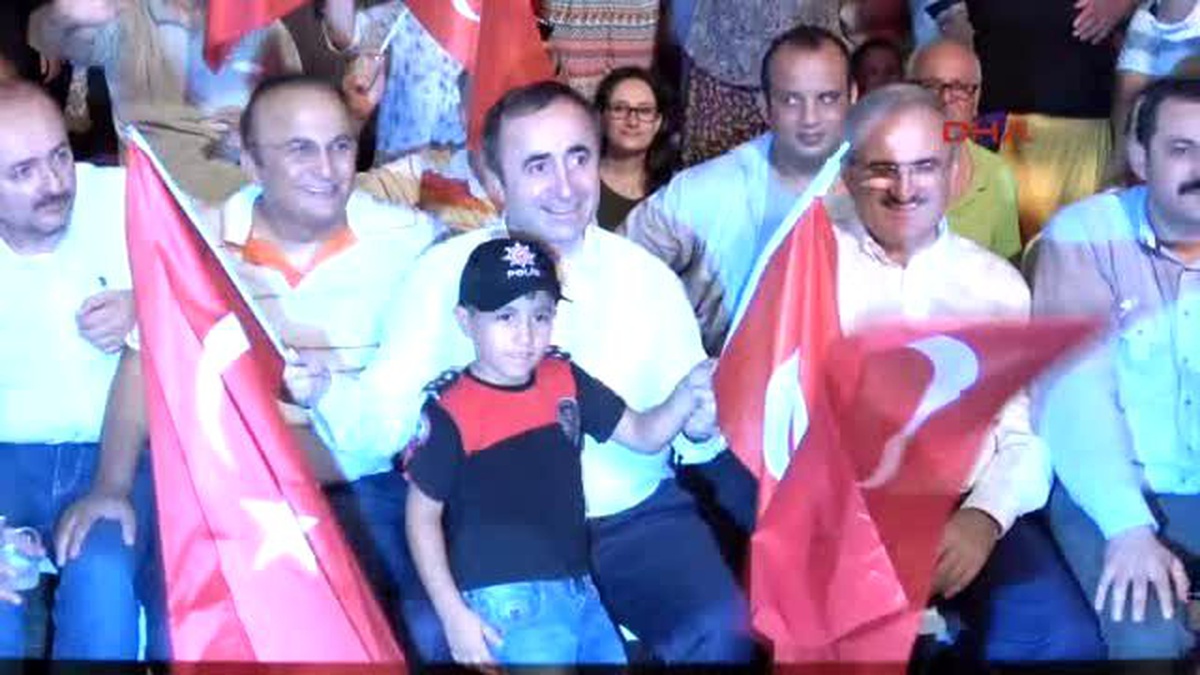 Antalya\'da Demokrasi Nöbeti Sürüyor