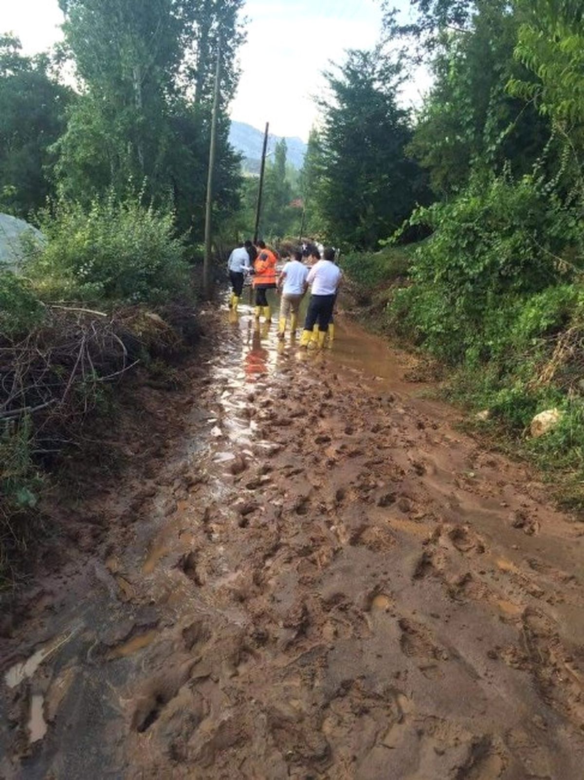 Antalya\'da Sağanak Yağış Sele Neden Oldu