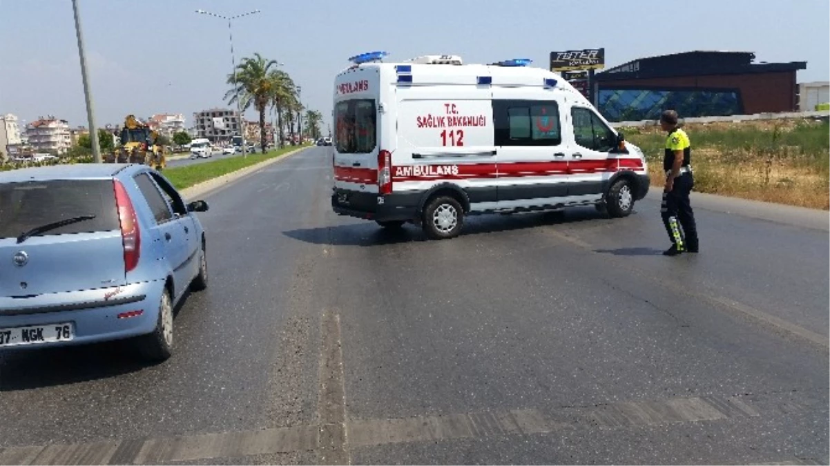 Antalya\'da Zincirleme Kaza: 2 Yaralı