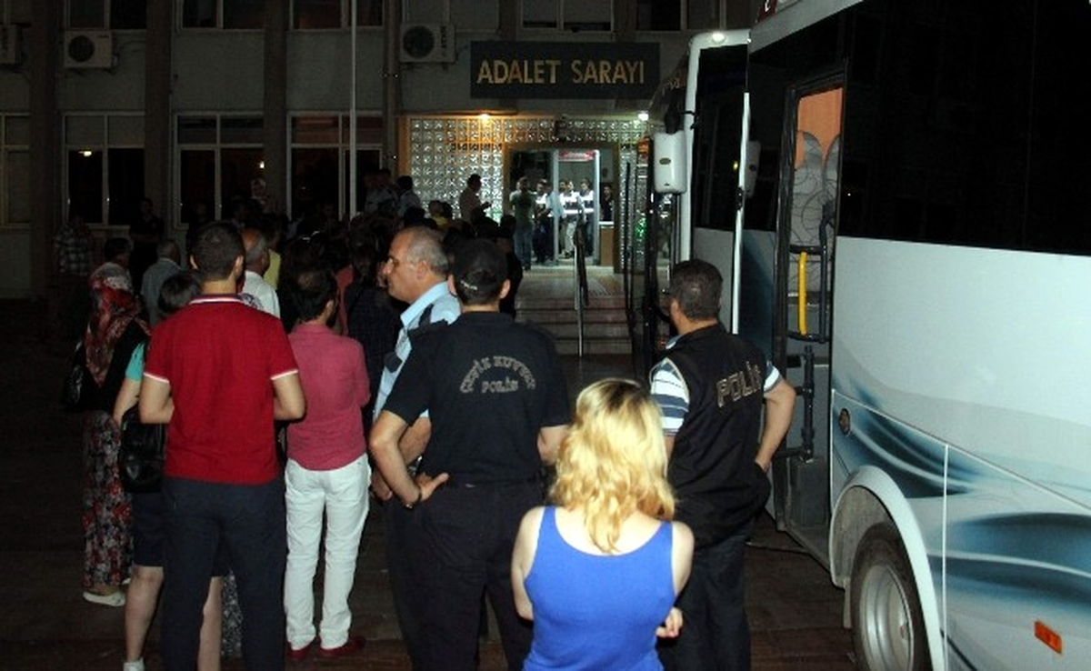Aydın\'da 250 Kişi Tutuklandı, 790 Personel Görevden Uzaklaştırıldı