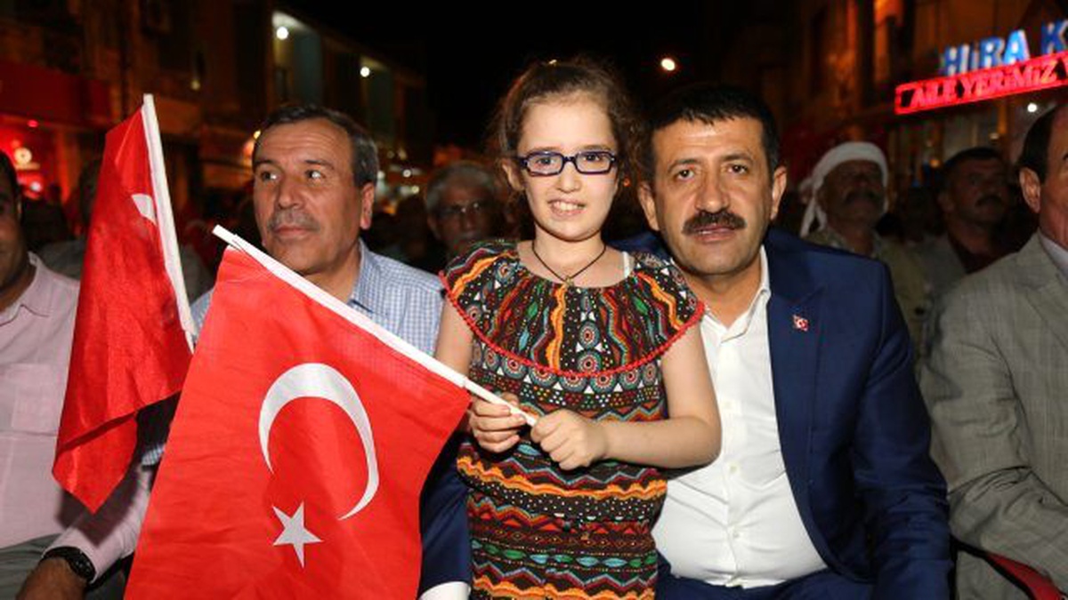 Başkan Ekinci Viranşehir\'de Demokrasi Nöbetinde