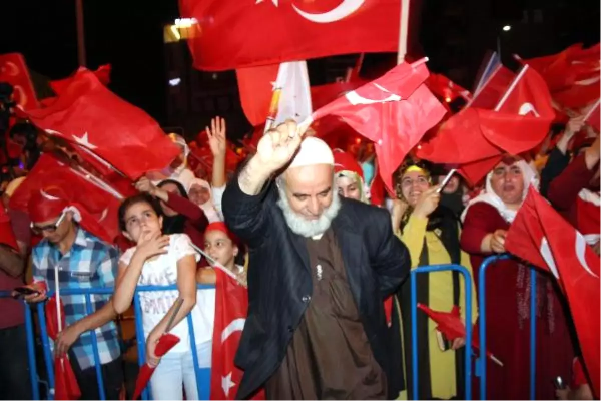 Batman'daki Demokrasi Nöbetine Suriyeli Sığınmacılar da Katıldı