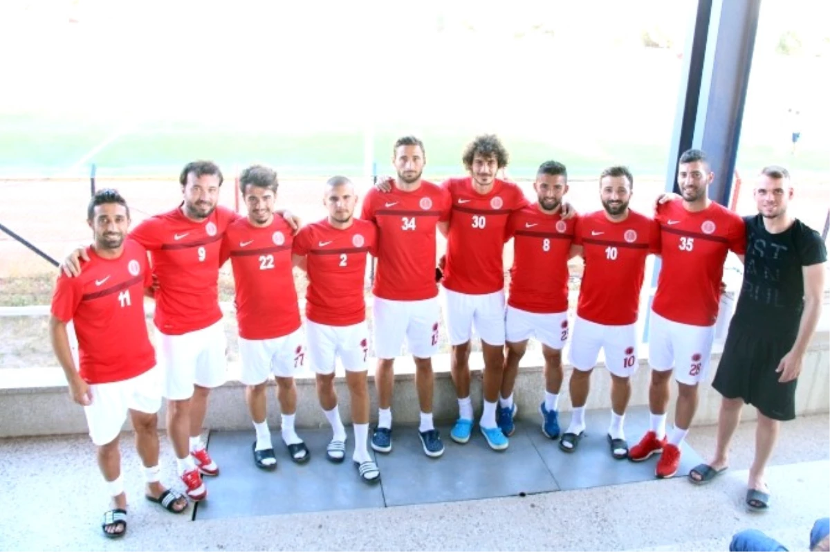 Bergama Belediyespor, 18 Futbolcuyu Renklerine Bağladı