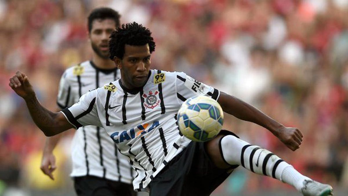 Beşiktaş, Çin'de Oynayan Carlos Gil'i Transfer Etmek için Hamle Yaptı