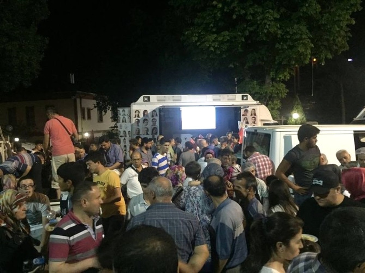 Bilecik\'te Demokrasi Nöbetine Destekler Sürüyor