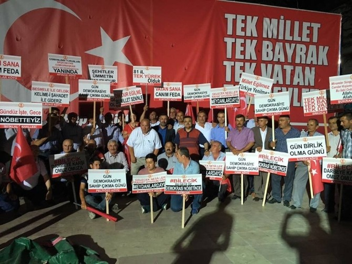 Bilecik\'te Muhtarlardan Demokrasi Nöbetine Destek