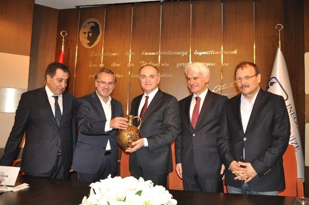 Bilim, Sanayi ve Teknoloji Bakanı Özlü, İnegöl\'de Sanayicilere Seslendi