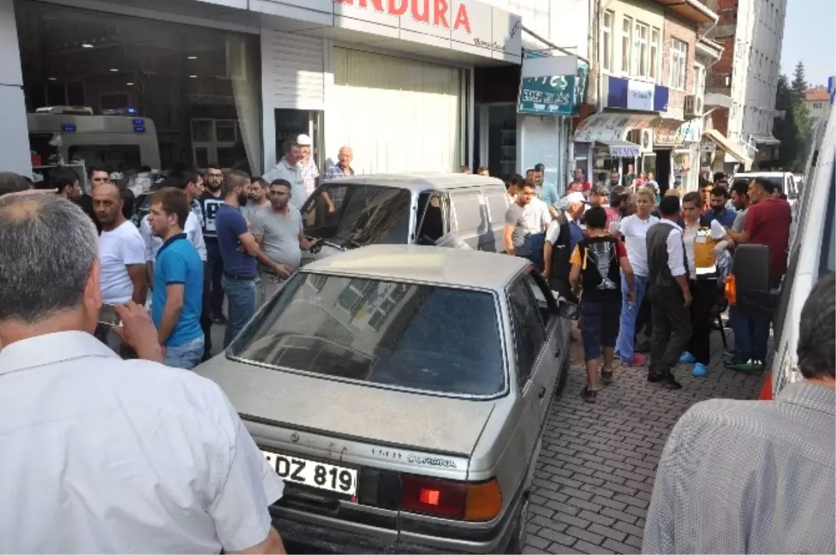 Bozüyük\'te Ters Yönden Giren Araç Dehşet Saçtı, 3 Yaralı