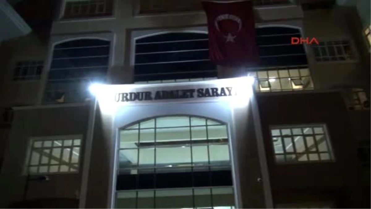 Burdur\'da Üniversite Personeli 8 Kişi Tutuklandı
